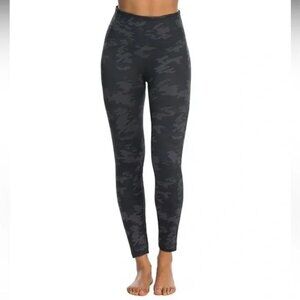 SPANX Look At Me Now Seamless Leggings - S - camo color